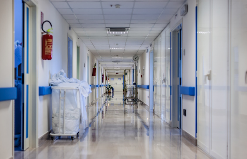 hospital-corridor-at-night-(klein)