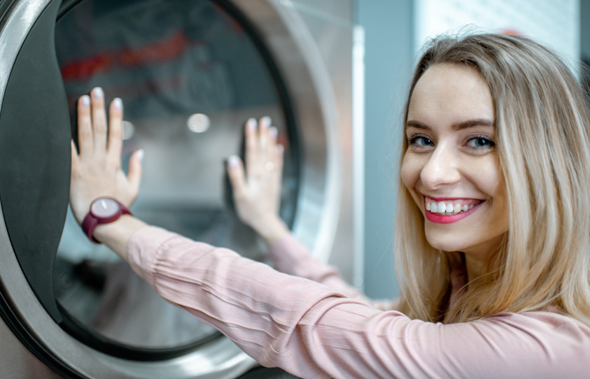 Combien de linge peut-on mettre dans une grande machine à laver ?